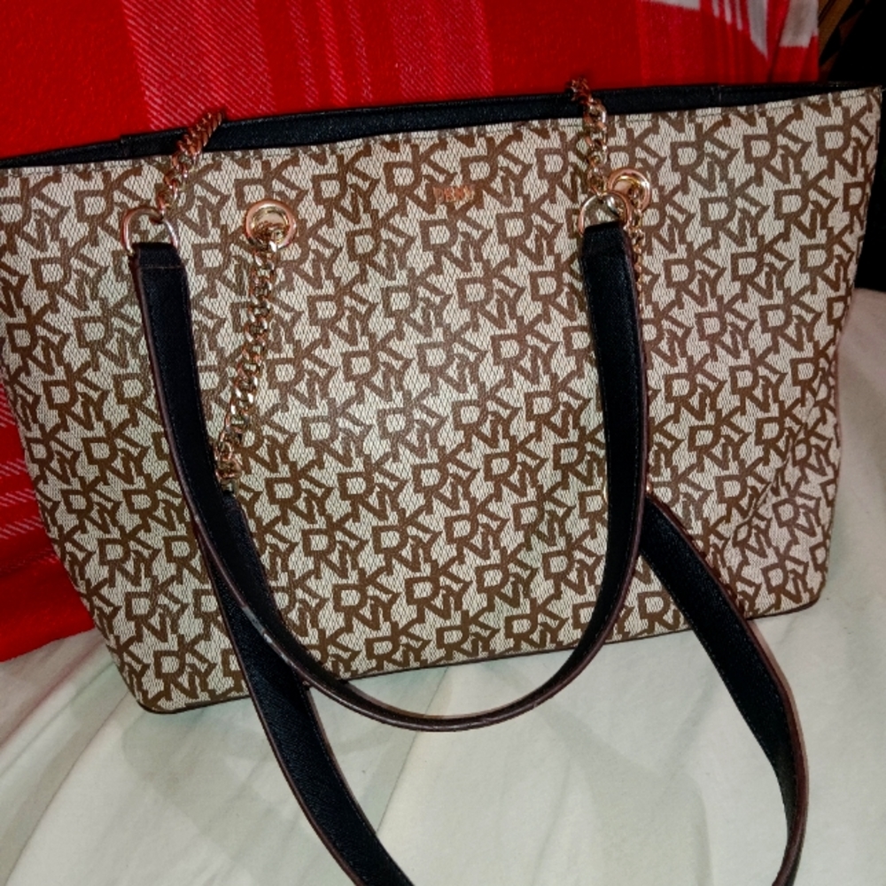 DNY Purse 👜
